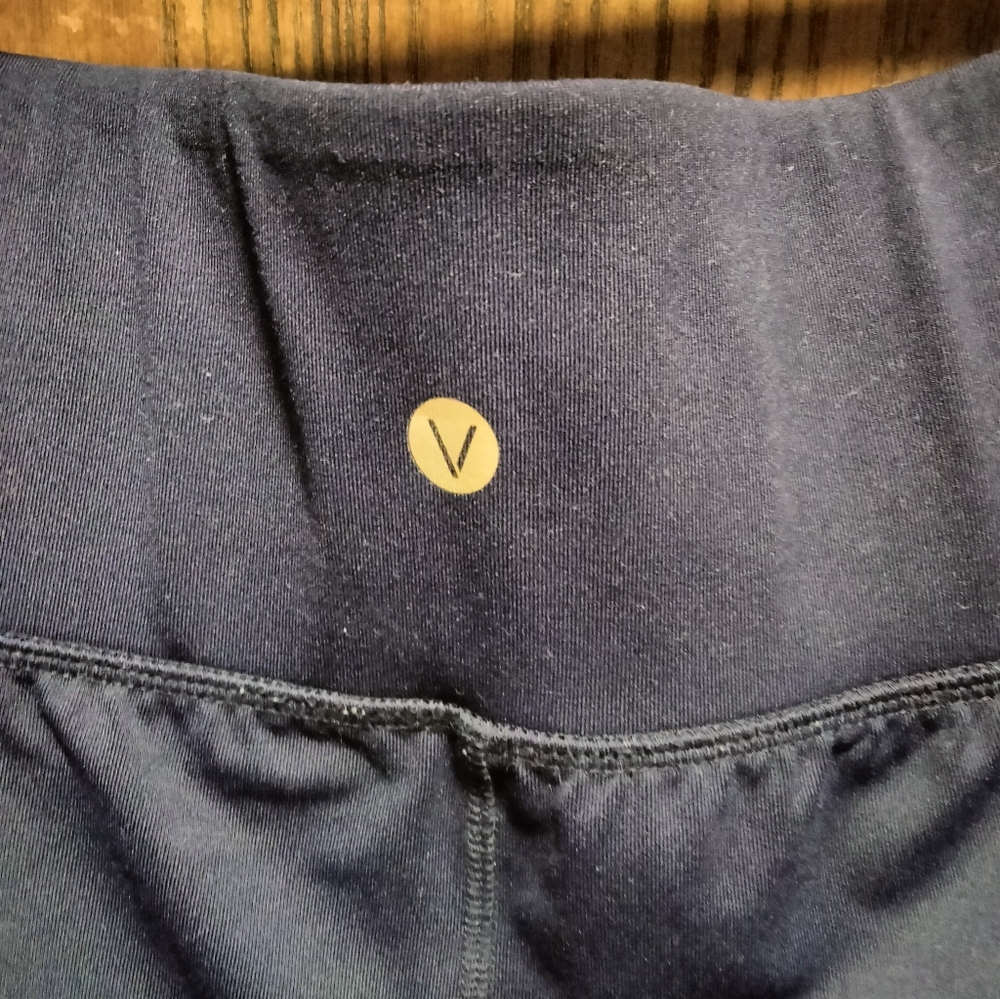 LIKE NEW Livi For Lane Bryant Wicking Capri - Picture 7 of 7